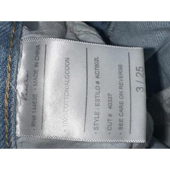 KanCan Women's Distressed Light Wash Jeans - Size 3/25 - Picture 4 of 4